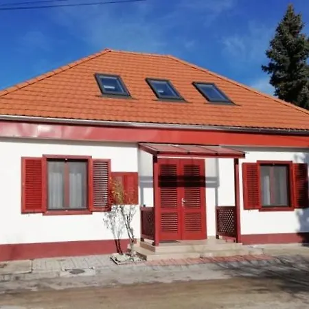 Udvari-haz * Balatonudvari